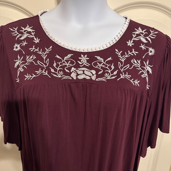 Burgundy swing top with beautiful neck design- summer top size 26 - Picture 2 of 5